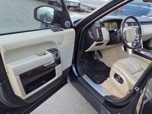 Used 2017 Land Rover Range Rover HSE image 25