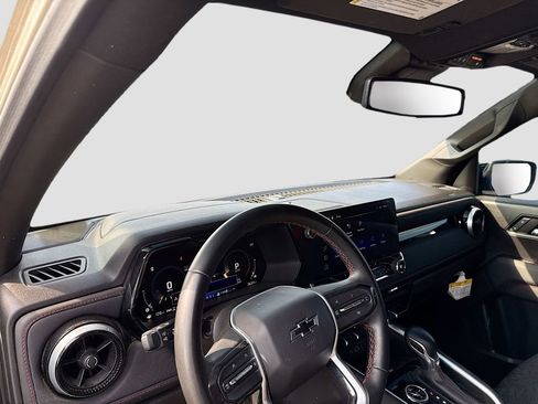 Used 2024 Chevrolet Colorado Z71 w/ Z71 Convenience Package 2 image 9