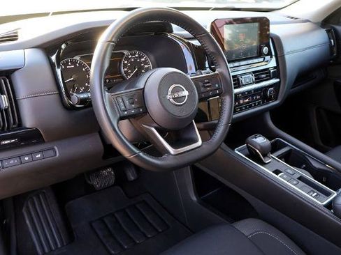 Certified 2025 Nissan Pathfinder SV FWD image 18