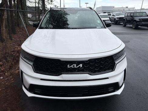 Used 2023 Kia Sorento SX image 2