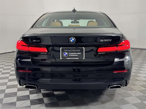 Used 2023 BMW 530i xDrive w/ Premium Package image 9