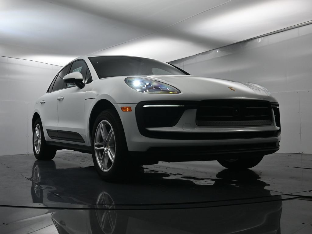Certified 2025 Porsche Macan AWD/4WD image 55