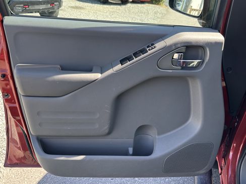 Used 2016 Nissan Frontier SV w/ SV Value Truck Package image 8