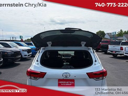 Used 2018 Toyota Highlander XLE FWD image 22