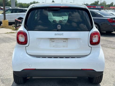 Used 2016 smart fortwo pure RWD image 7