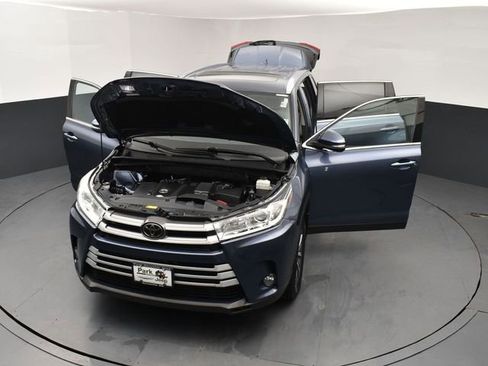 Used 2019 Toyota Highlander XLE image 26