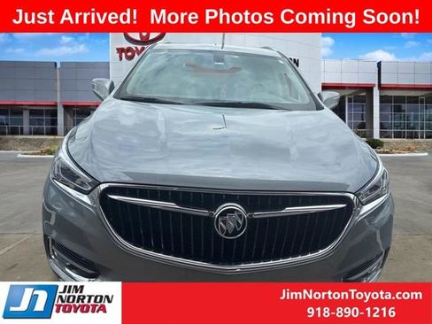 Used 2021 Buick Enclave Essence FWD image 2
