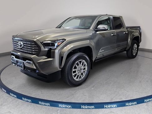 Used 2025 Toyota Tacoma Limited AWD/4WD image 1