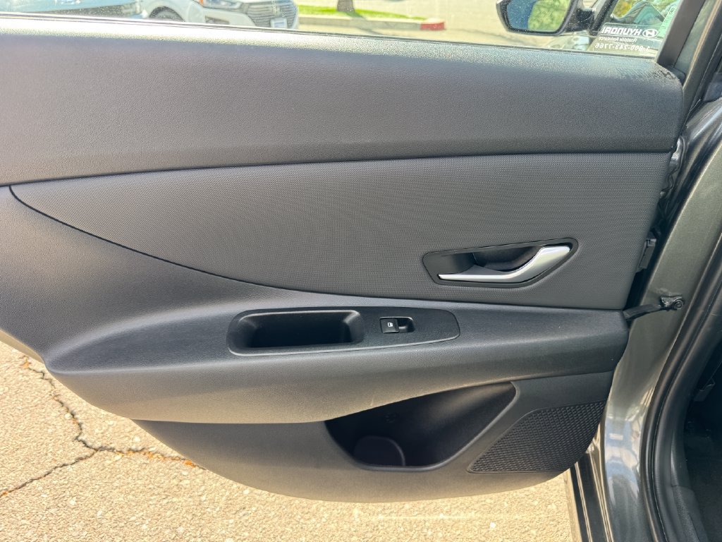 Certified 2025 Hyundai Elantra SEL FWD image 17