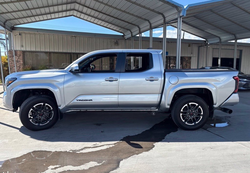 Used 2024 Toyota Tacoma SR5 AWD/4WD image 6
