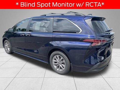 Used 2022 Toyota Sienna XLE AWD/4WD image 6