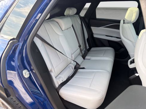 Used 2024 Cadillac Lyriq Luxury AWD/4WD image 19