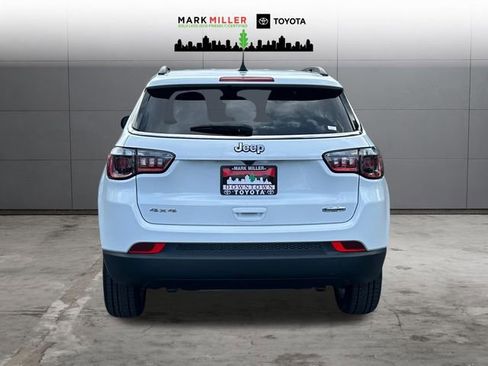 Used 2025 Jeep Compass Latitude AWD/4WD image 4