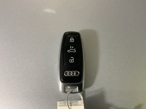 Used 2022 Audi Q8 Premium image 39