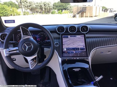 Used 2023 Mercedes-Benz GLC 300 4MATIC image 9