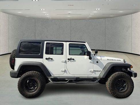 Used 2017 Jeep Wrangler Unlimited Rubicon w/ Connectivity Group image 5