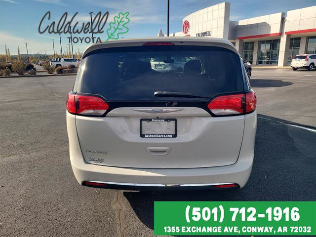 Used 2017 Chrysler Pacifica Touring Plus w/ Tire & Wheel Group FWD image 6