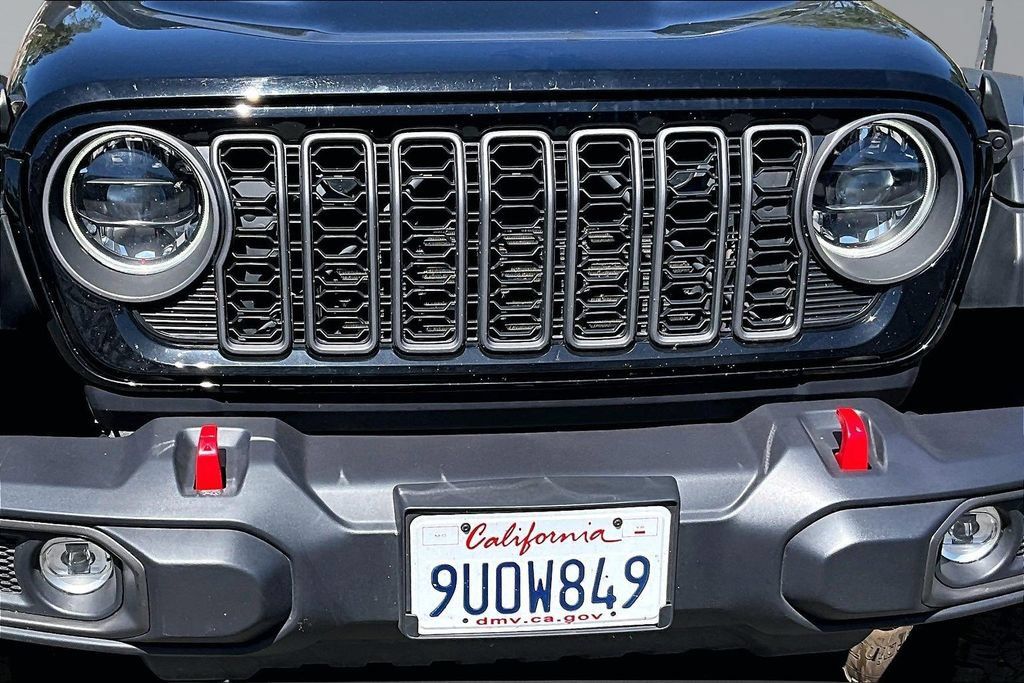 Certified 2025 Jeep Wrangler Unlimited Rubicon w/ Convenience Group AWD/4WD image 28
