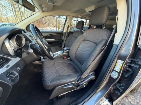 Used 2019 Dodge Journey SE w/ Connectivity Group FWD image 21
