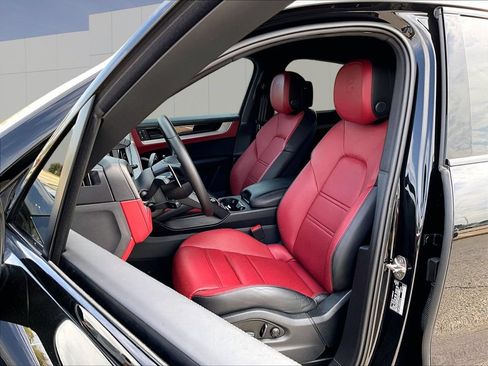 Certified 2024 Porsche Cayenne Coupe AWD/4WD image 5