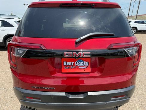 Used 2023 GMC Acadia SLE w/ Driver Convenience Package FWD image 4