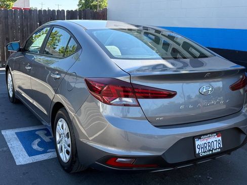 Used 2019 Hyundai Elantra SE FWD image 3