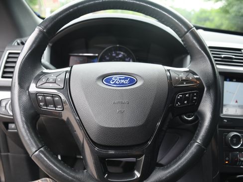 Used 2017 Ford Explorer XLT w/ Equipment Group 202A FWD image 12