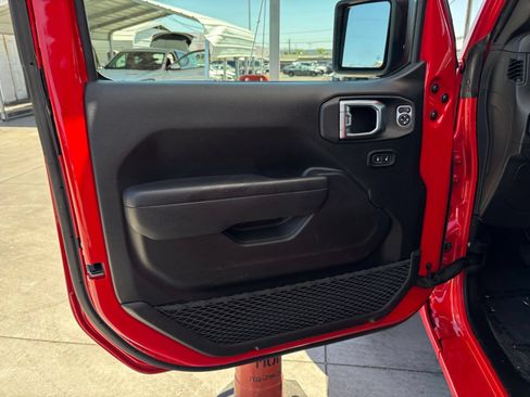 Used 2025 Jeep Wrangler Unlimited Sport AWD/4WD image 18
