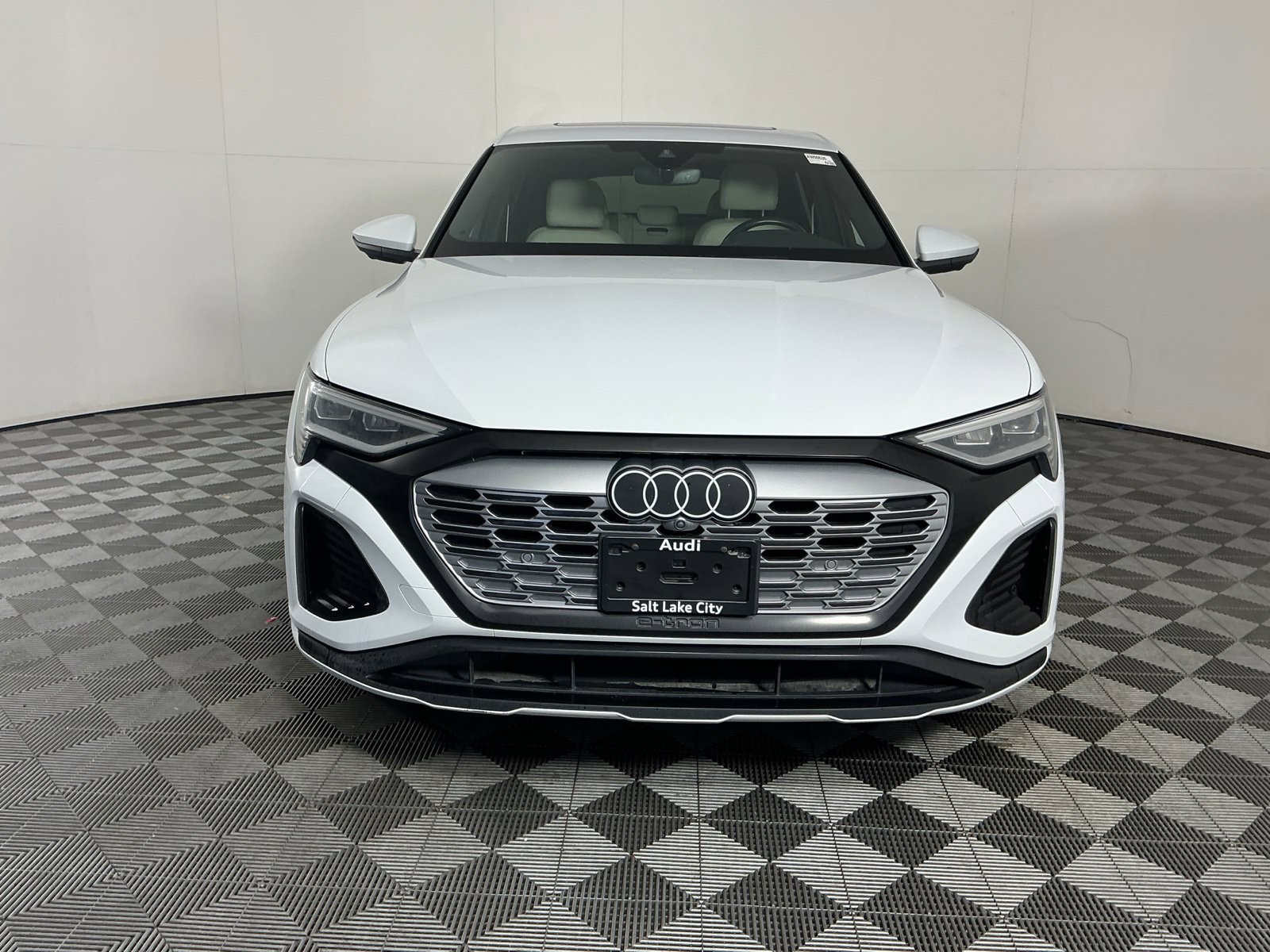 Used 2024 Audi Q8 e-tron Premium Plus w/ Premium Plus Package AWD/4WD image 2