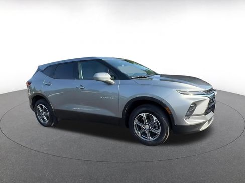 Used 2025 Chevrolet Blazer LT FWD image 2