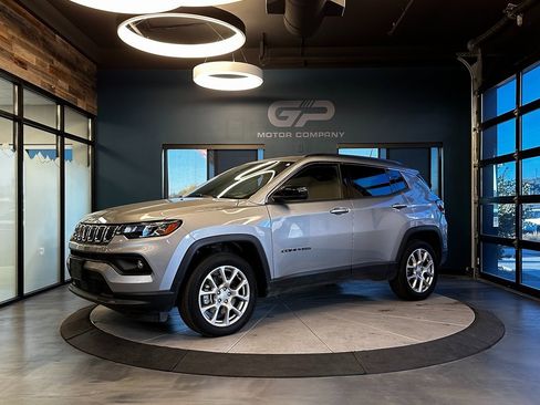 Used 2024 Jeep Compass Latitude image 7