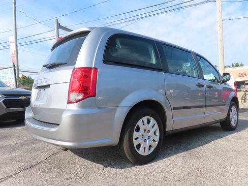 Used 2016 Dodge Grand Caravan American Value Package w/ UConnect Hands-Free Group FWD image 2