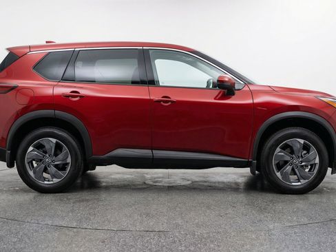 Used 2025 Nissan Rogue SV AWD/4WD image 11