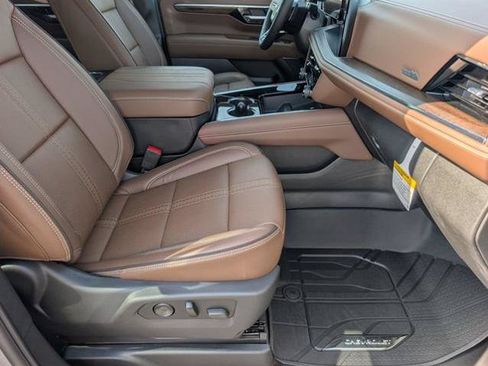New 2026 Chevrolet Suburban High Country RWD image 31