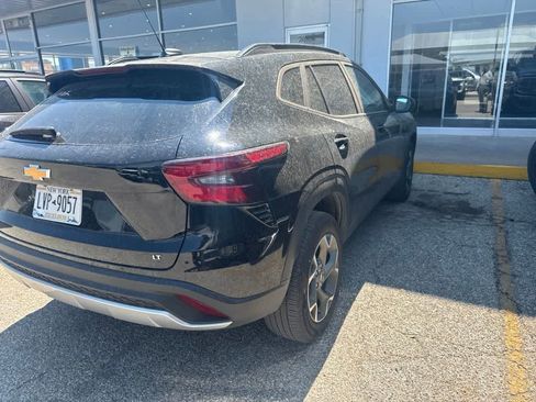 Used 2025 Chevrolet Trax LT FWD image 6