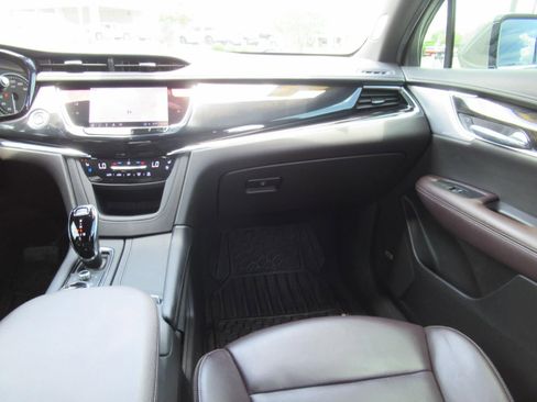 Used 2022 Cadillac XT6 Premium Luxury w/ Technology Package FWD image 14