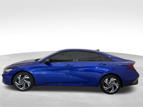 Certified 2025 Hyundai Elantra Sport FWD image 2