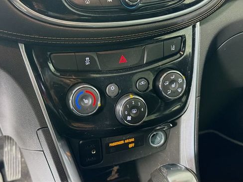 Used 2019 Chevrolet Trax Premier w/ Midnight Edition AWD/4WD image 19