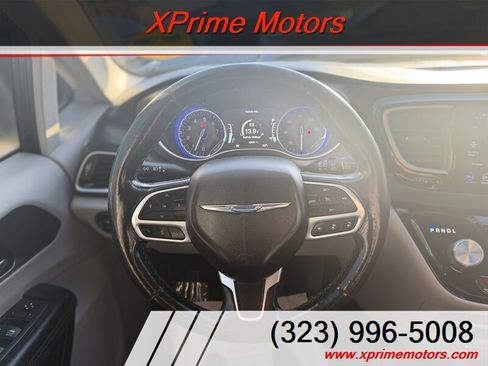 Used 2019 Chrysler Pacifica Touring-L w/ Advanced Safetytec Group FWD image 22