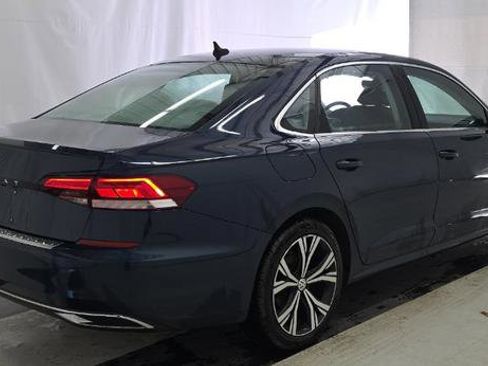 Used 2022 Volkswagen Passat 2.0T SE image 4