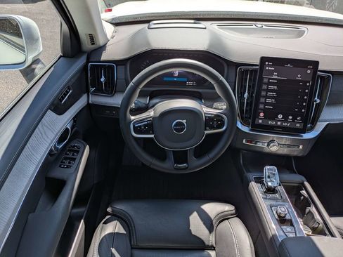 Used 2025 Volvo XC90 T8 Ultra w/ Protection Package Premier image 18