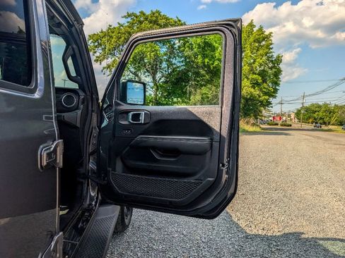 Used 2023 Jeep Wrangler Unlimited Sahara w/ Cold Weather Group AWD/4WD image 13