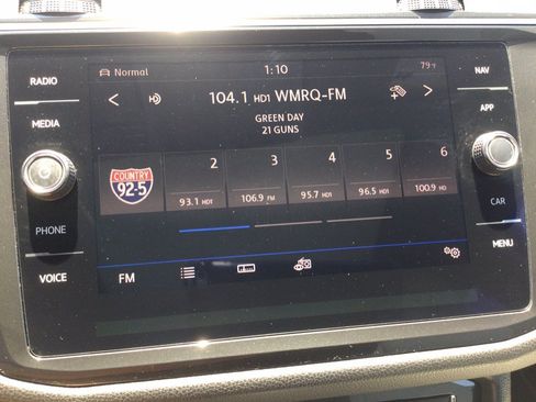 Used 2018 Volkswagen Tiguan SEL AWD/4WD image 28