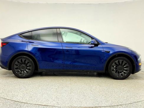 Used 2024 Tesla Model Y 2WD image 4