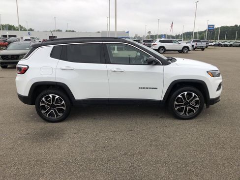 Used 2023 Jeep Compass Limited AWD/4WD image 9