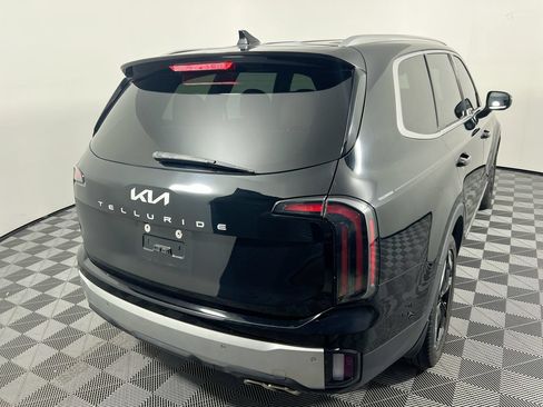 Certified 2024 Kia Telluride EX w/ EX Captain's Chair Package FWD image 3