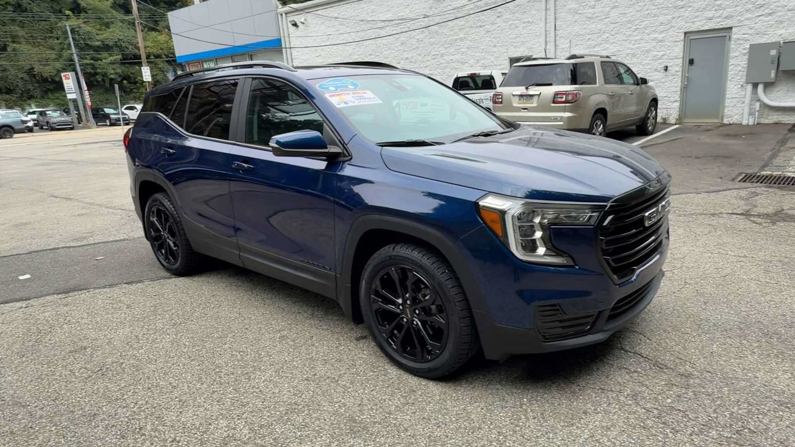 Certified 2022 GMC Terrain SLE w/ Driver Convenience Package AWD/4WD image 3