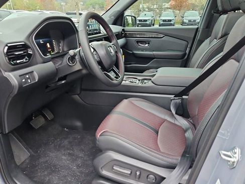 New 2025 Honda Pilot Black Edition image 9