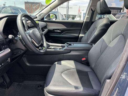 Used 2024 Toyota Grand Highlander AWD image 17