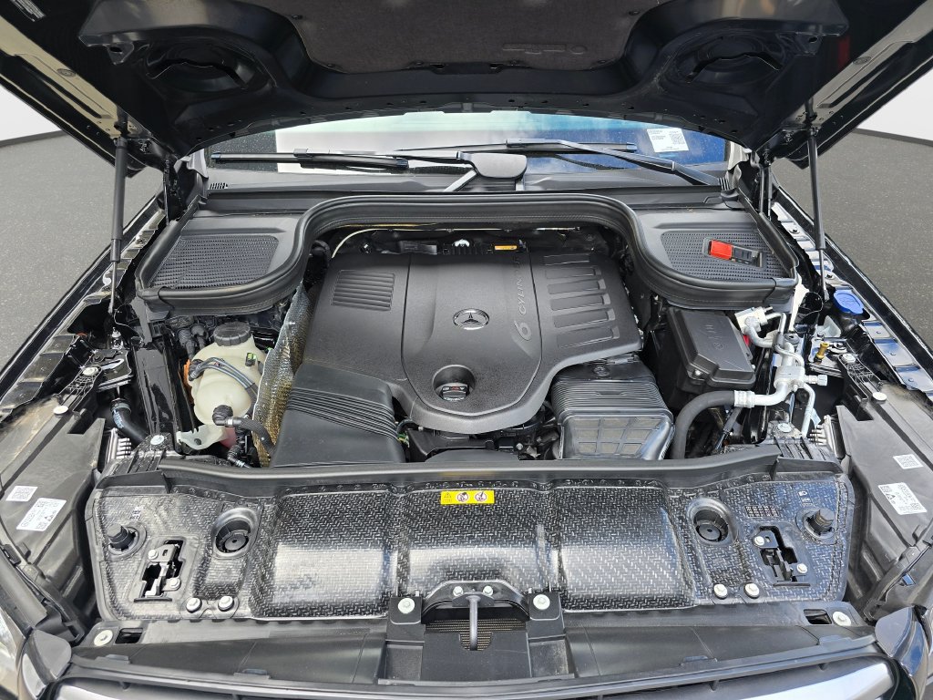 Used 2025 Mercedes-Benz GLS 450 4MATIC image 37